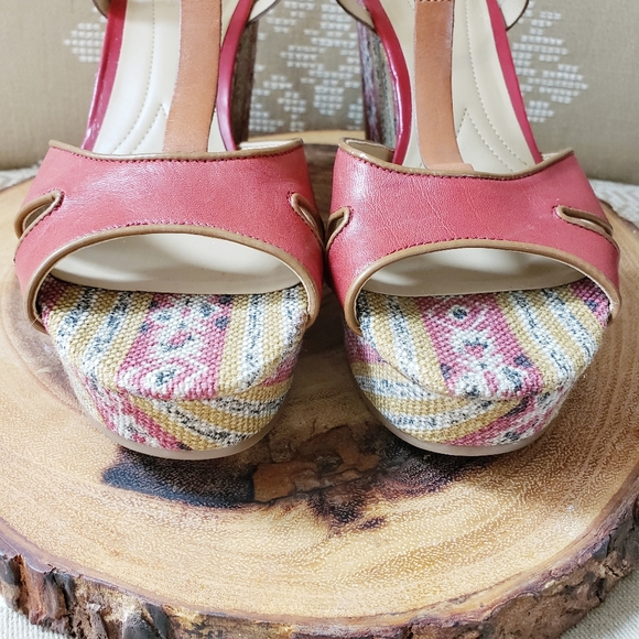 BOHO STYLE WEDGE T-STRAP SANDAL - Picture 5 of 9